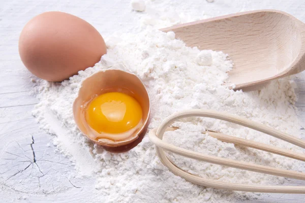卵、小麦粉 — ストック写真