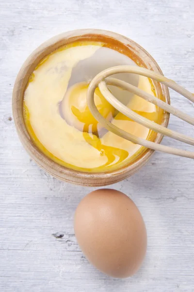 Huevo crudo — Foto de Stock
