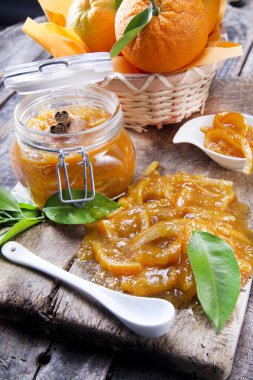 Tüm portakal reçeli