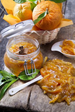 Tüm portakal reçeli