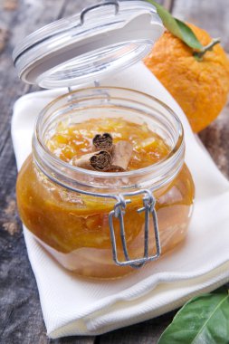 Tüm portakal reçeli