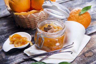 Tüm portakal reçeli