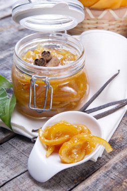 Tüm portakal reçeli