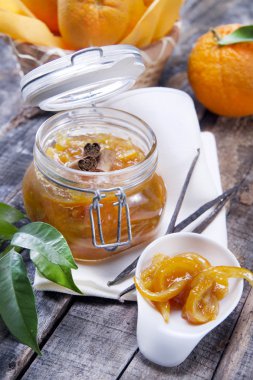 Tüm portakal reçeli