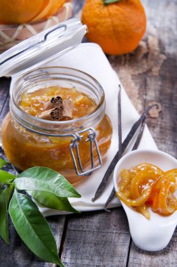 Tüm portakal reçeli