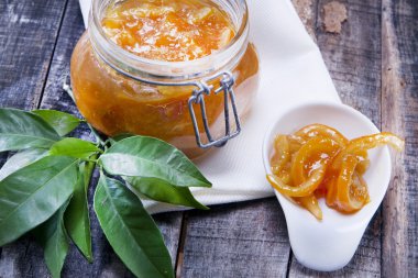 Tüm portakal reçeli