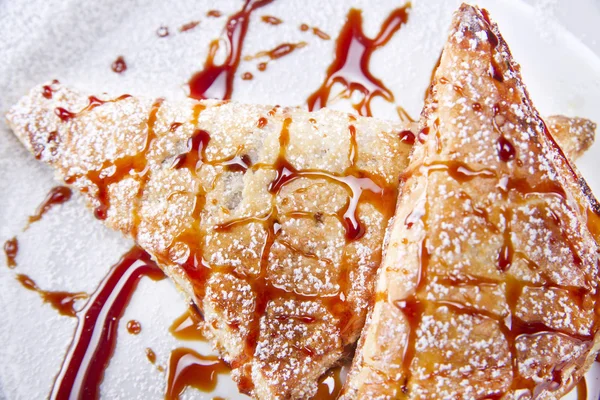 Pâtisserie croquante à la pâte sucrée au caramel — Photo