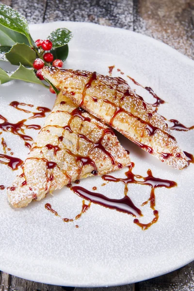 Crunchy pastry with caramel-sweet pastry — Stock Photo, Image