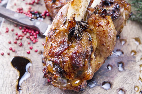 Carne al horno, nudillos de cerdo —  Fotos de Stock