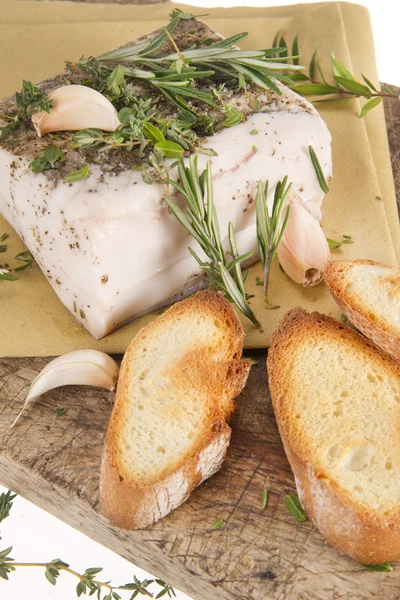 Středomořská dieta, slaninou s bylinkami. — Stock fotografie