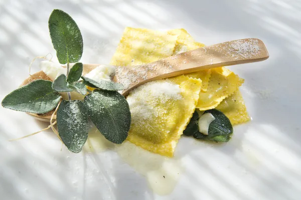 Ravioli With Butter And Sage — Stock Photo, Image