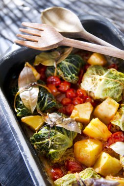 Lahana yaprakları pişmiş et köfte