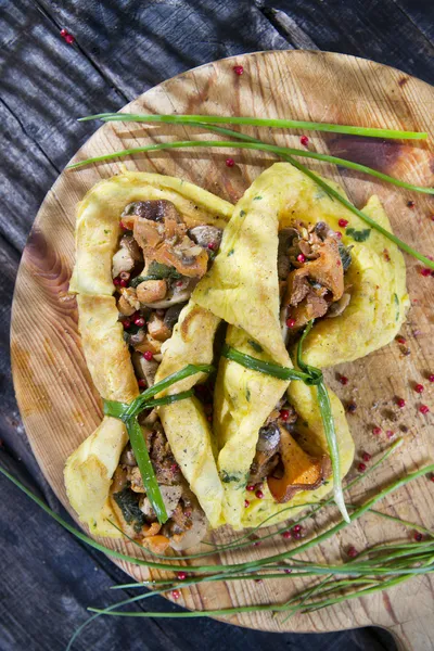 Omelet Stuffed With Mixed Mushrooms — Stock Photo, Image