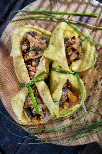 Tortilla rellena con setas mixtas —  Fotos de Stock