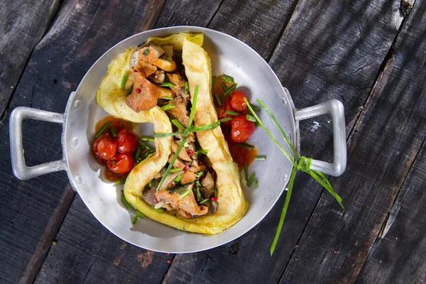 Omelet Stuffed With Mixed Mushrooms — Stock Photo, Image