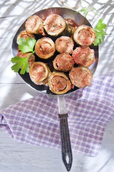 Zucchini fyllda med kött — Stockfoto