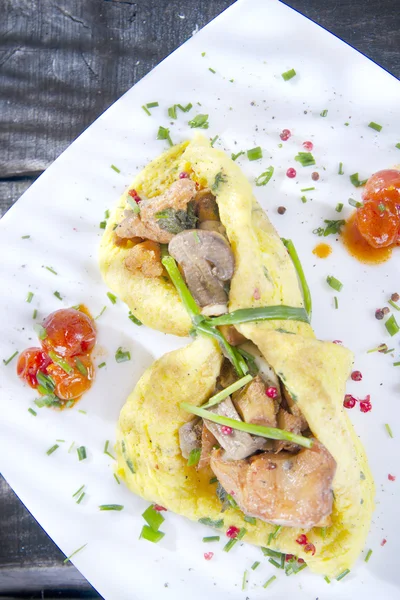 Omelet Stuffed With Mixed Mushrooms — Stock Photo, Image