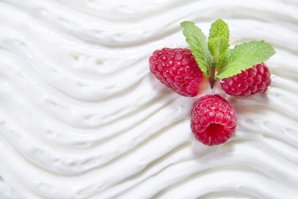 Yogur de frambuesa y menta —  Fotos de Stock