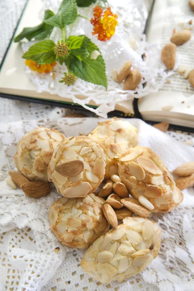 Traditionele Italiaanse gebakjes — Stockfoto