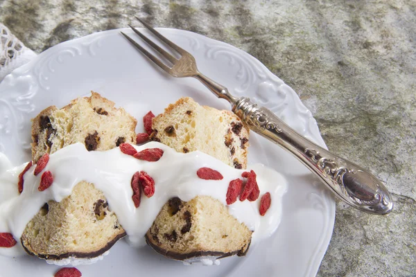 Postres típicos de la temporada navideña, un pequeño pastel — Foto de Stock