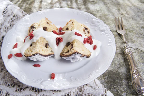 Postres típicos de la temporada navideña, un pequeño pastel — Foto de Stock