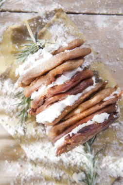 süzme peynir ile kestane unu krep