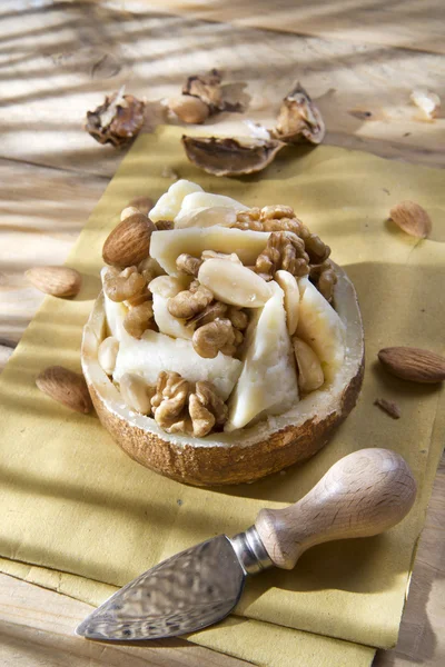 I Dug, pecorino cheese and walnuts almonds — Stock Photo, Image