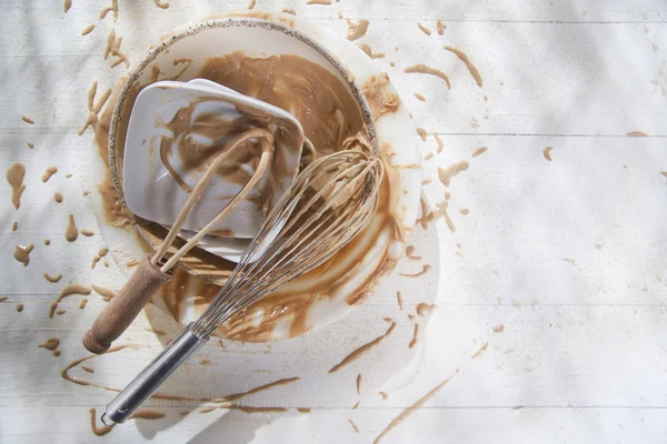 Chicote e depois da preparação de pratos doces — Fotografia de Stock