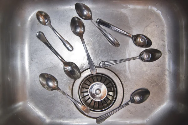 Wash the cutlery after the meal — Stock Photo, Image