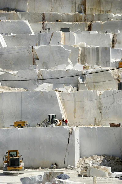 Marmorbruch in carrara white italien — Stockfoto