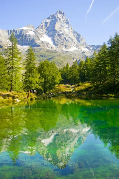 Valle d'Aosta view of the blue lake — Stock Photo, Image