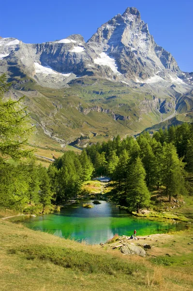 Valle d 'Aosta view of the blue lake — стоковое фото