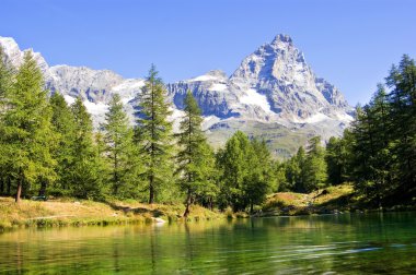 Mavi Göl manzarasına Valle d'aosta 