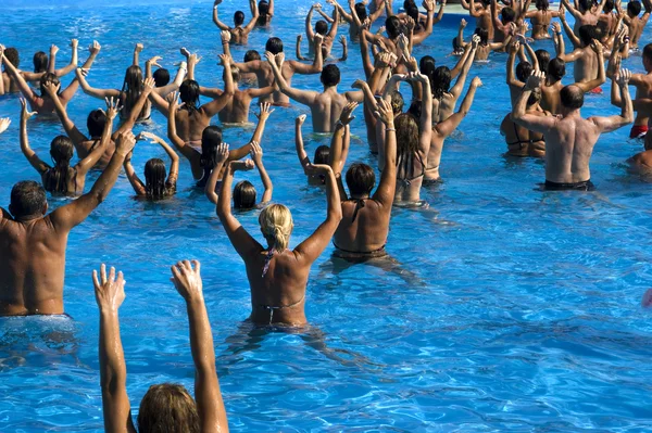 Water aerobicsklasse — Stockfoto