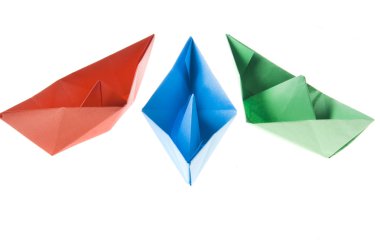 küçük kağıt tekneler 