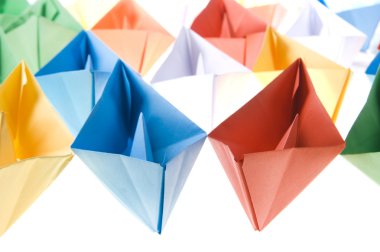 küçük kağıt tekneler 