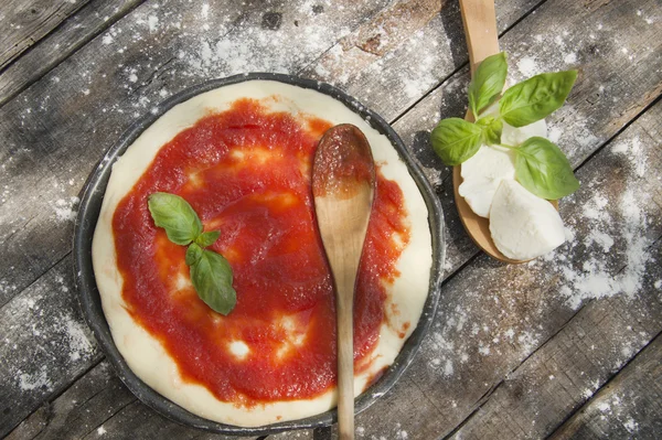 Raw pizza base — Stock Photo, Image