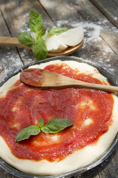 Raw pizza base — Stock Photo, Image