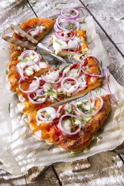 Pizza with onion — Stock Photo, Image