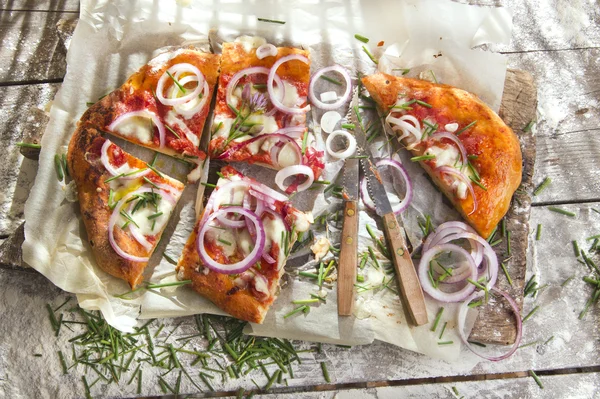 Pizza with onion — Stock Photo, Image