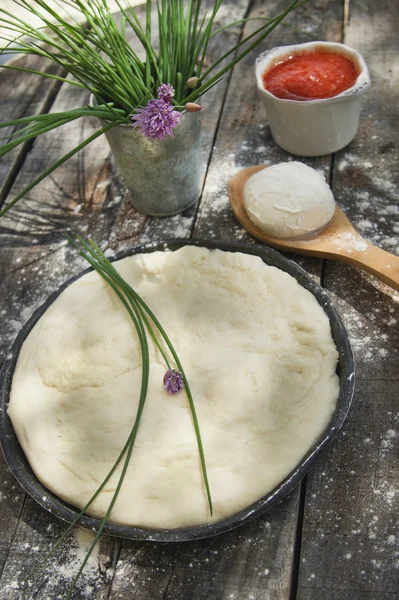 Dough for the pizza base — Stock Photo, Image