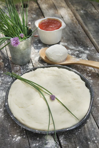 Dough for the pizza base — Stock Photo, Image