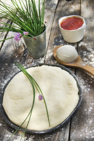 Dough for the pizza base — Stock Photo, Image