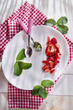 Krem şantili çilek 