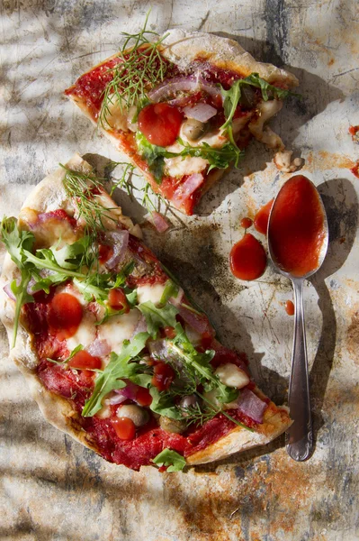 Pizza z mąki pszennej razowej — Zdjęcie stockowe