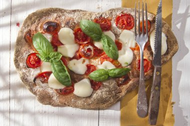 tam buğday unu ile pizza