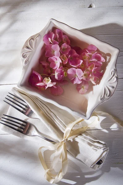 Hortensias para el adorno de la mesa —  Fotos de Stock