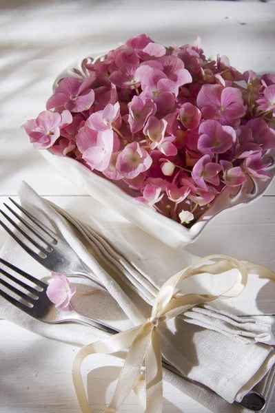 Hortênsias para o ornamento da mesa — Fotografia de Stock