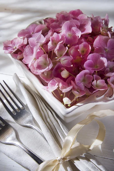 Hydrangeas for the ornament of the table — Stock Photo, Image