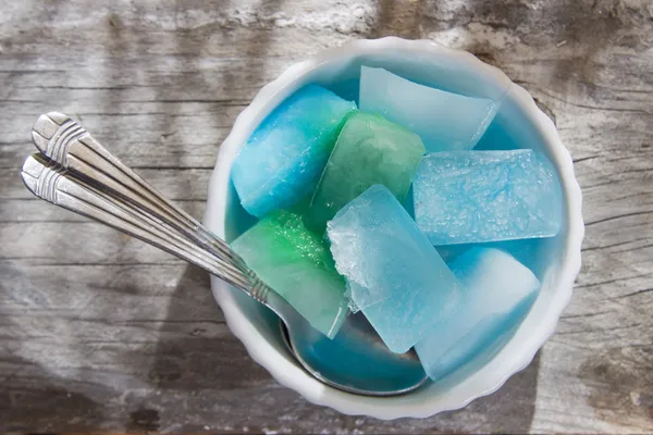 Bowl of colored ice-cubes — Stock Photo, Image